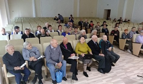 Депутаты провели встречу в приемной для «детей войны»